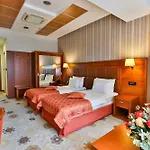 Hotel Kings Park 4*
