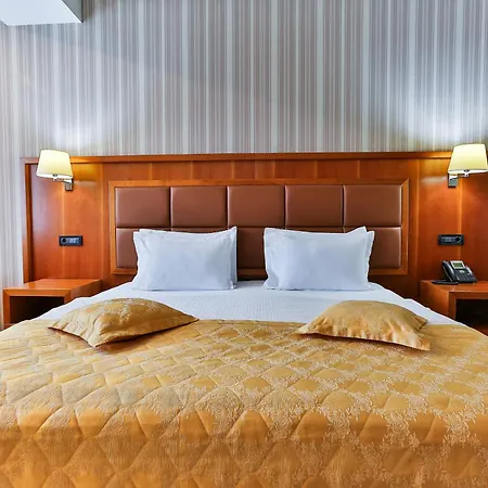 Hotel Kings Park 4*