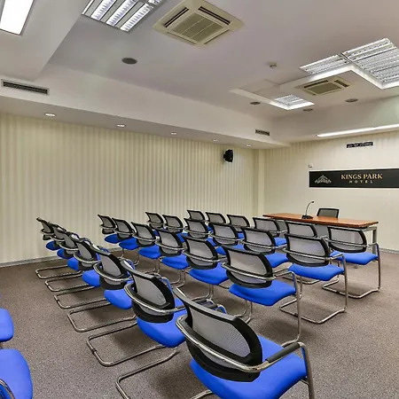 Отель Kings Park 4*