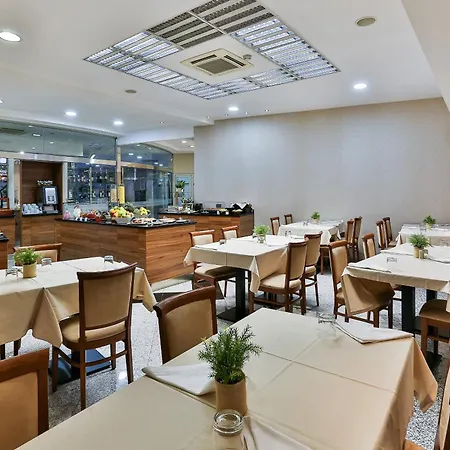 Отель Kings Park Подгорица