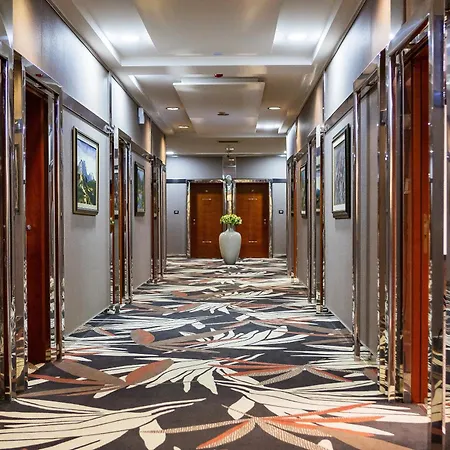 Отель Kings Park 4*