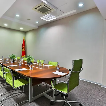 Kings Park Hotel 4*