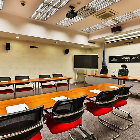 Kings Park Готель