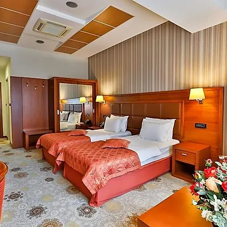 מלון Kings Park 4*