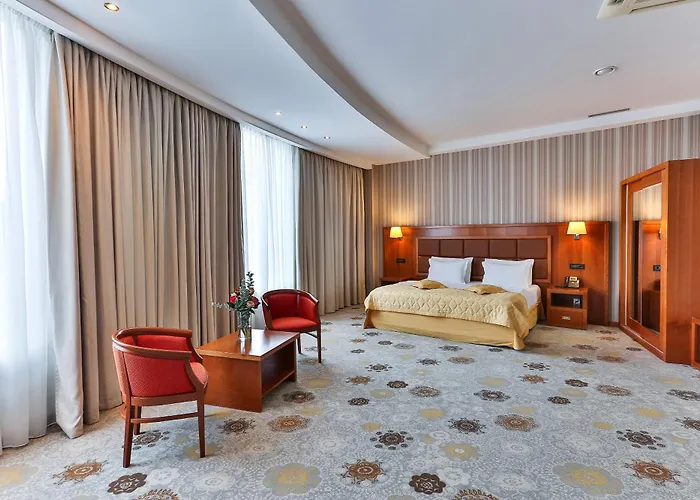 Готель Kings Park