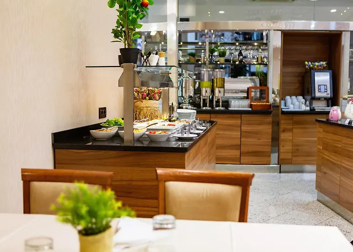 Готель Kings Park